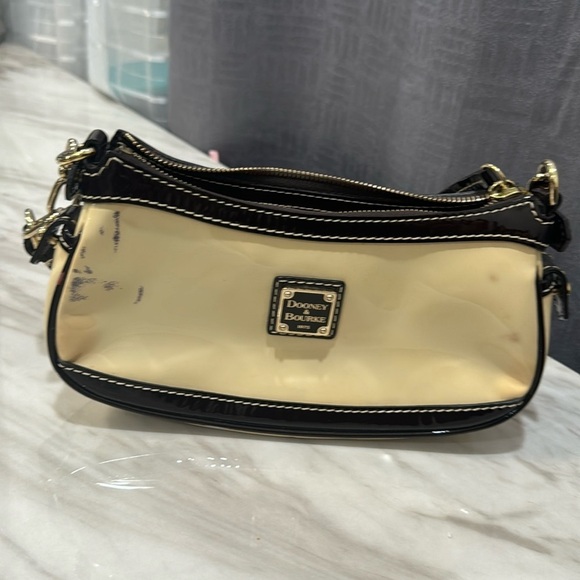 Dooney & Bourke patent leather bag J6423747. Preowned - Picture 3 of 8